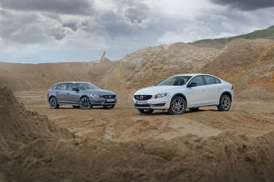  Volvo V60 T5 Cross Country 2015 года  (фото 4 из 38)